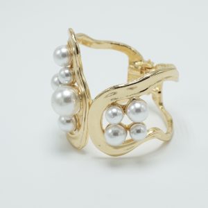 Gold Pearl Dancing Bracelet