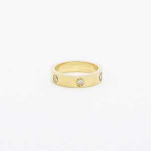 Band Ring with Crystals in Gold
