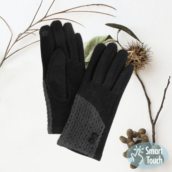 Smart Gloves with Cable Detail in the color Black